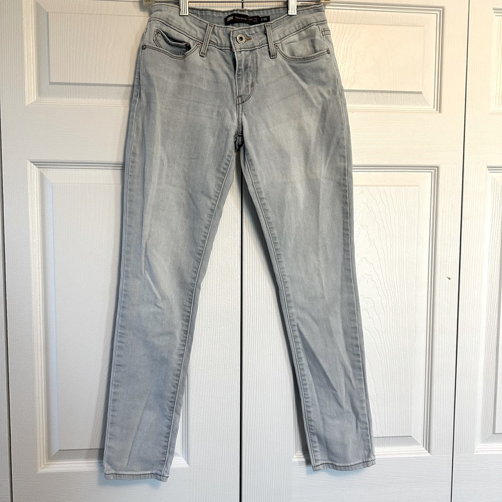 Size 2, 26 waist Demi Curve, modern rise, skinny jeans, in faded blue